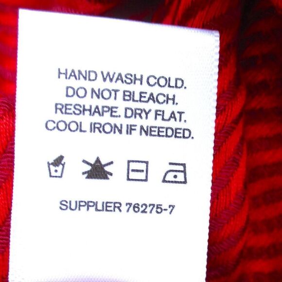 Liz Claiborne Red Striped Scarf - Picture 6 of 6